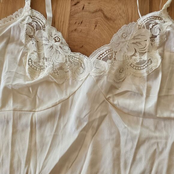 Vtg J.C. Penney Lingerie Camisole Tanktop Size 46/42 Slip Top Blouse‎ Non-Cling - Picture 2 of 7